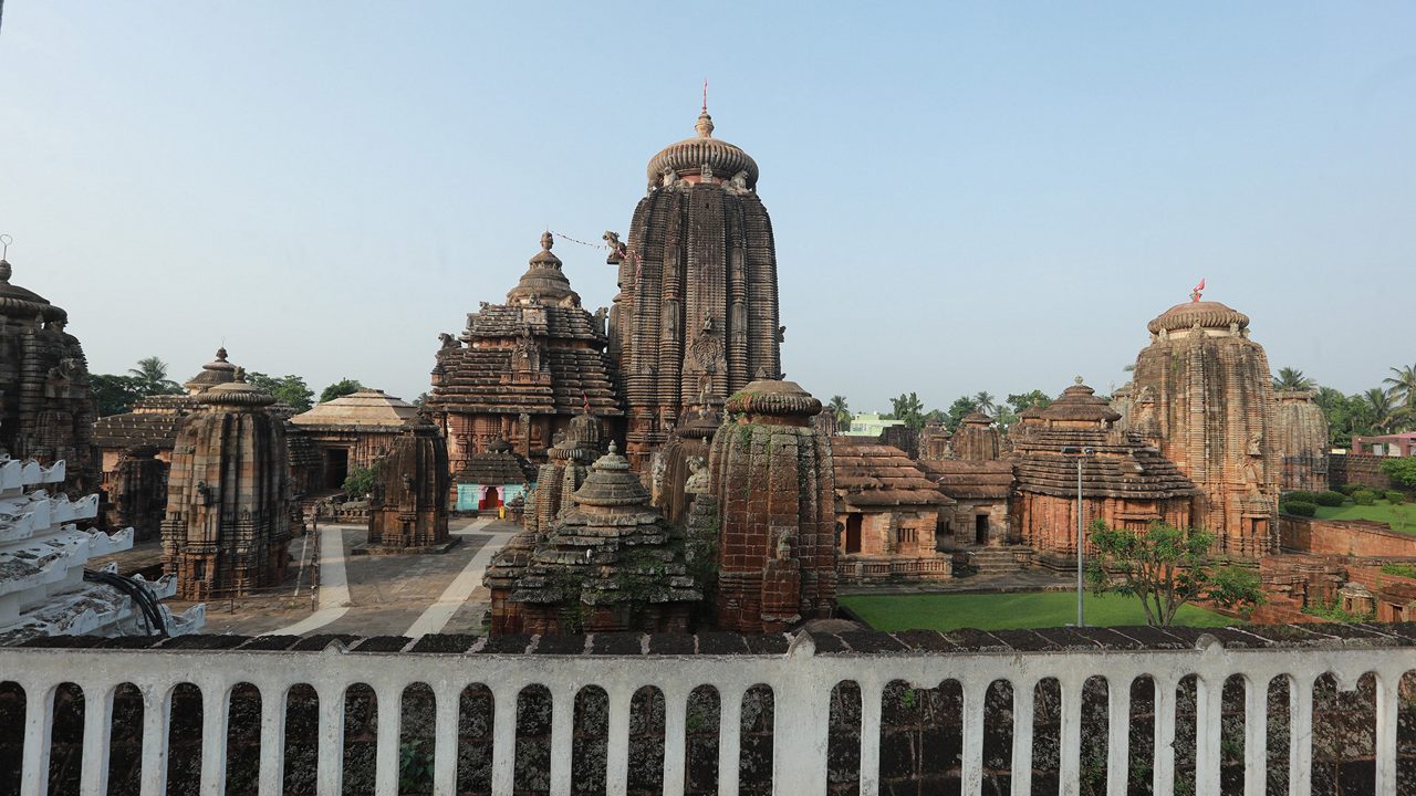 Experience the magic of responsible tourism in Odisha as you immerse yourself in the vibrant culture