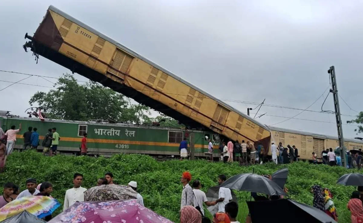 Bengal Train Accident: How Did Kanchenjunga Express Disaster Happen? Death Toll Rises| Tragic Video