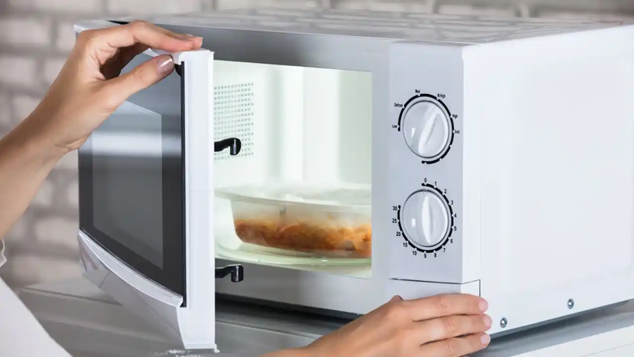 Electronics and Home Appliances, General News Tips to Choose the Right Microwave Oven